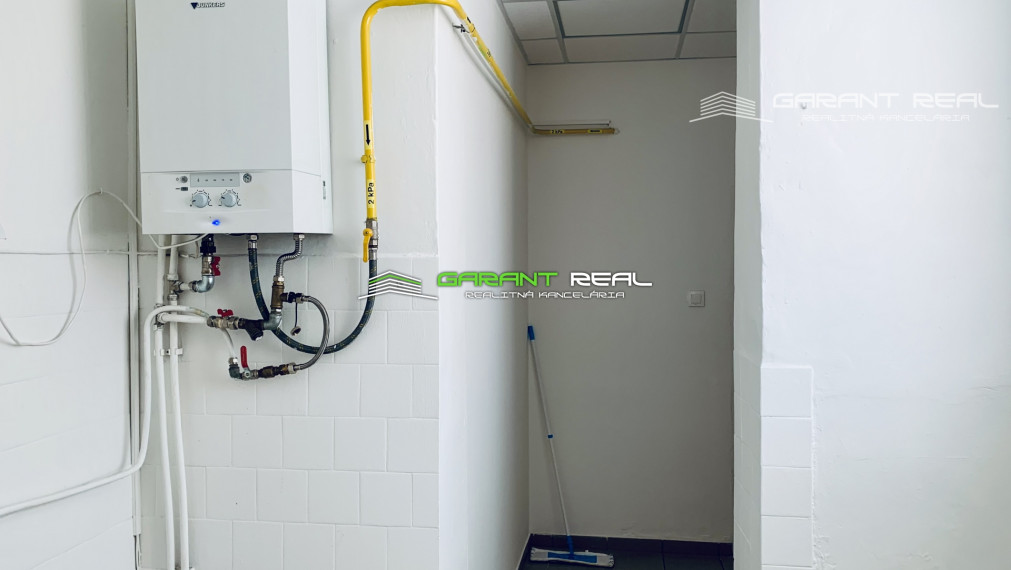 GARANT REAL - predaj obchodný priestor s výkladom, 120 m2, Stropkov, centrum