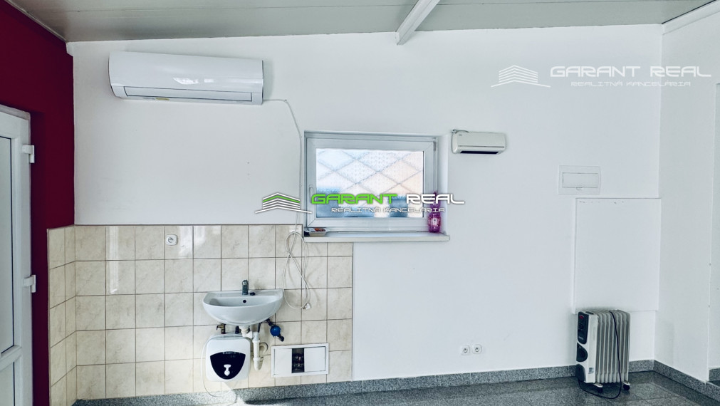 GARANT REAL - prenájom klimatizovaný obchodný priestor 110 m2, resp. priestor na služby, s parkovaním, Prešov, Masarykova ul.
