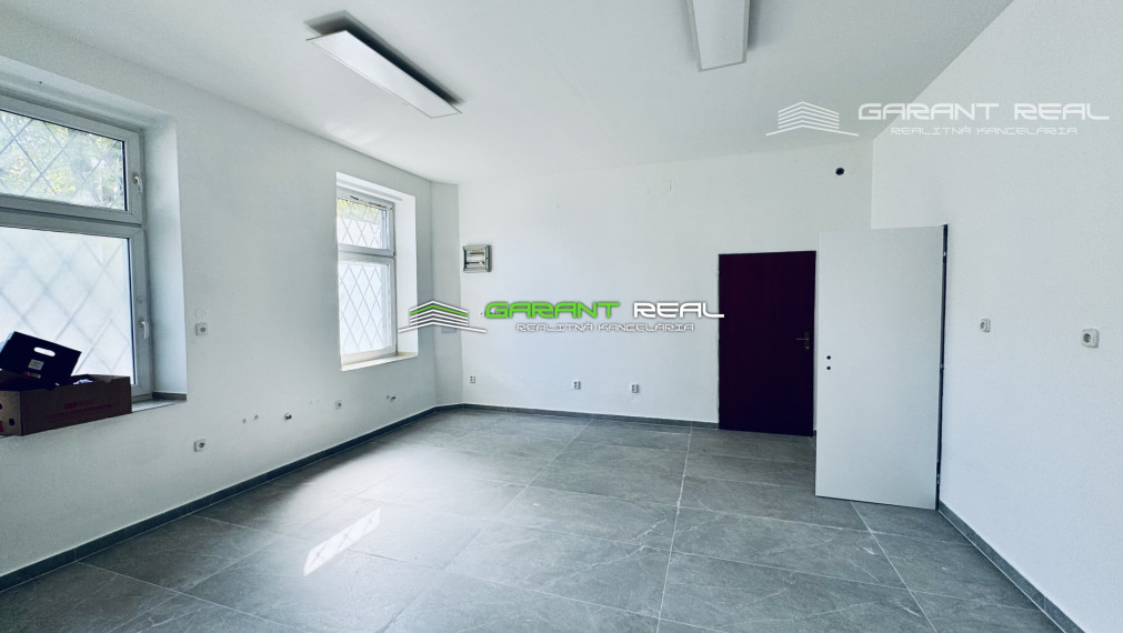 GARANT REAL - prenájom klimatizovaný obchodný priestor 110 m2, resp. priestor na služby, s parkovaním, Prešov, Masarykova ul.
