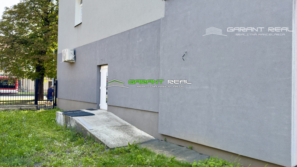 GARANT REAL - prenájom klimatizovaný obchodný priestor 110 m2, resp. priestor na služby, s parkovaním, Prešov, Masarykova ul.