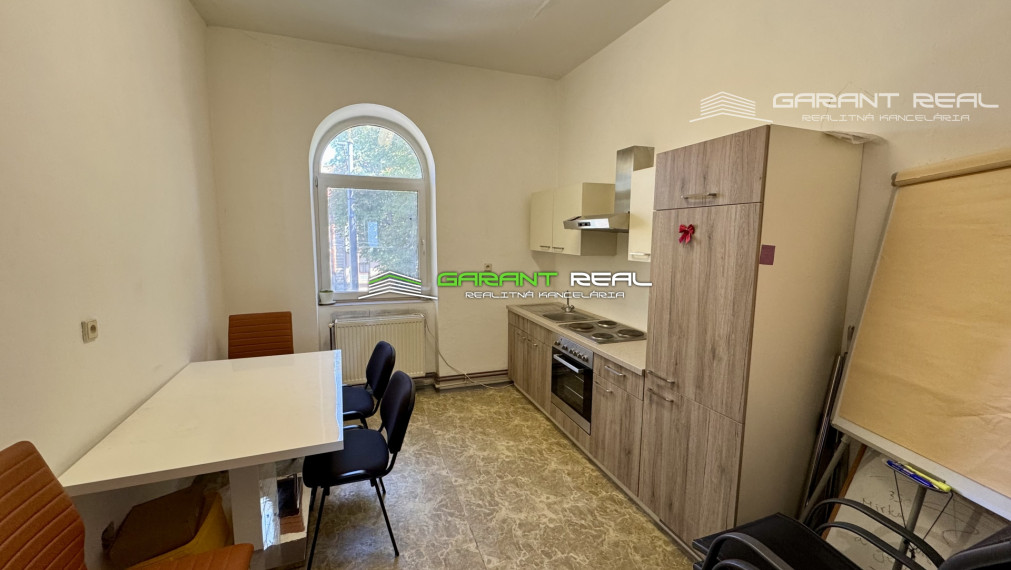 GARANT REAL - prenájom klimatizovaný, zariadený obchodný priestor, resp. priestor na služby, 195 m2, s parkovaním, Prešov, Masarykova ul.