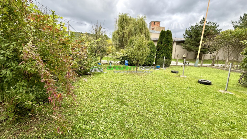 GARANT REAL predaj 3-izbový tehlový byt 50 m2, so samostatným kúrením, so záhradkou a garážou, Veľký Šariš, Matice slovenskej