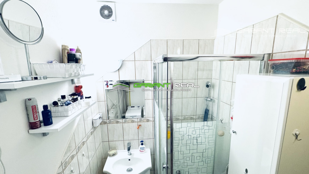 GARANT REAL predaj 3-izbový tehlový byt 50 m2, so samostatným kúrením, so záhradkou a garážou, Veľký Šariš, Matice slovenskej