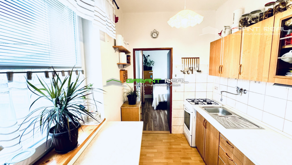 GARANT REAL predaj 3-izbový tehlový byt 50 m2, so samostatným kúrením, so záhradkou a garážou, Veľký Šariš, Matice slovenskej