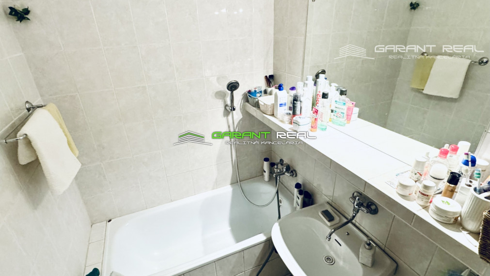 GARANT REAL - prenájom 2-izbový byt 52 m2 s loggiou, zariadený, po rekonštrukcii, Prešov, centrum, Hviezdoslavova ul.