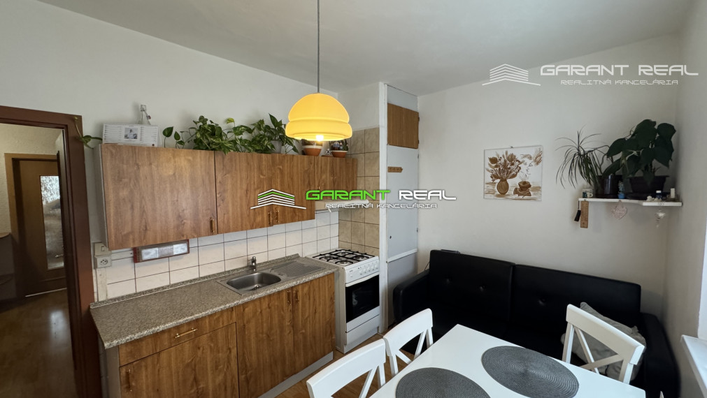 GARANT REAL - prenájom 2-izbový byt 52 m2 s loggiou, zariadený, po rekonštrukcii, Prešov, centrum, Hviezdoslavova ul.