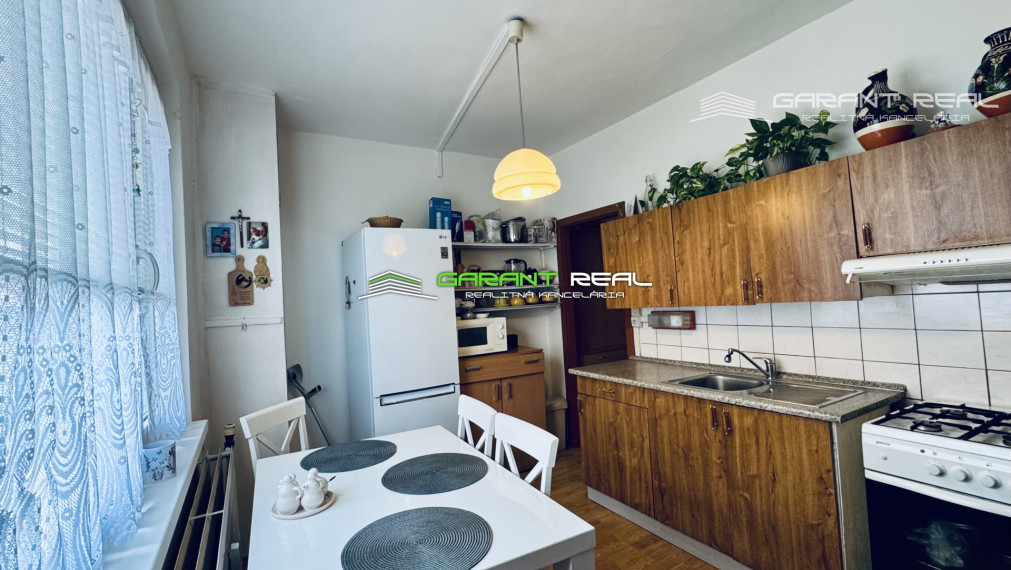 GARANT REAL - prenájom 2-izbový byt 52 m2 s loggiou, zariadený, po rekonštrukcii, Prešov, centrum, Hviezdoslavova ul.