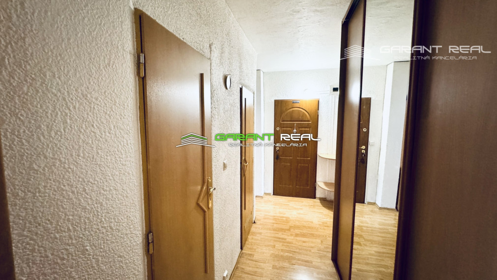 GARANT REAL - prenájom 2-izbový byt 52 m2 s loggiou, zariadený, po rekonštrukcii, Prešov, centrum, Hviezdoslavova ul.