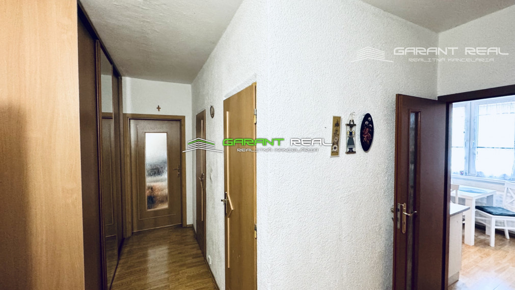 GARANT REAL - prenájom 2-izbový byt 52 m2 s loggiou, zariadený, po rekonštrukcii, Prešov, centrum, Hviezdoslavova ul.