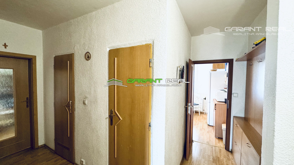 GARANT REAL - prenájom 2-izbový byt 52 m2 s loggiou, zariadený, po rekonštrukcii, Prešov, centrum, Hviezdoslavova ul.