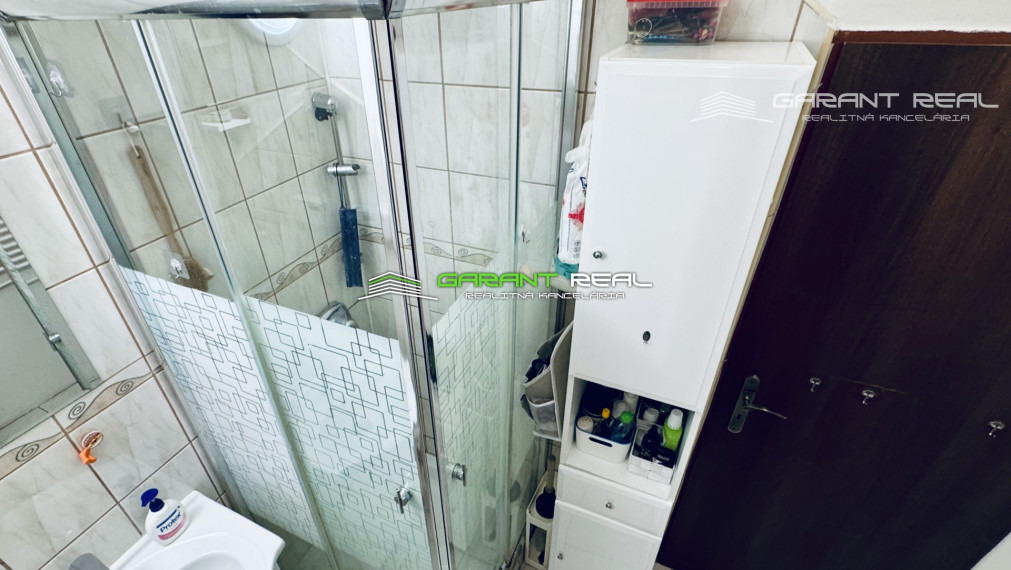 "REZERVOVANÉ" GARANT REAL predaj 3-izbový tehlový byt 57 m2, so samostatným kúrením, so záhradkou a garážou, Veľký Šariš, Matice slovenskej