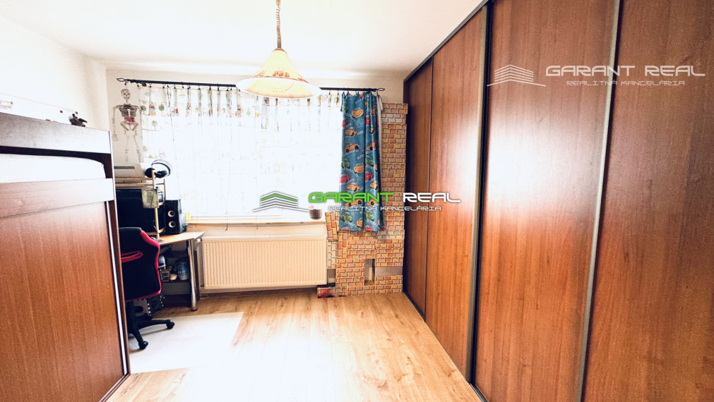 "REZERVOVANÉ" GARANT REAL predaj 3-izbový tehlový byt 57 m2, so samostatným kúrením, so záhradkou a garážou, Veľký Šariš, Matice slovenskej