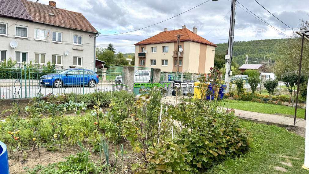 "REZERVOVANÉ" GARANT REAL predaj 3-izbový tehlový byt 57 m2, so samostatným kúrením, so záhradkou a garážou, Veľký Šariš, Matice slovenskej