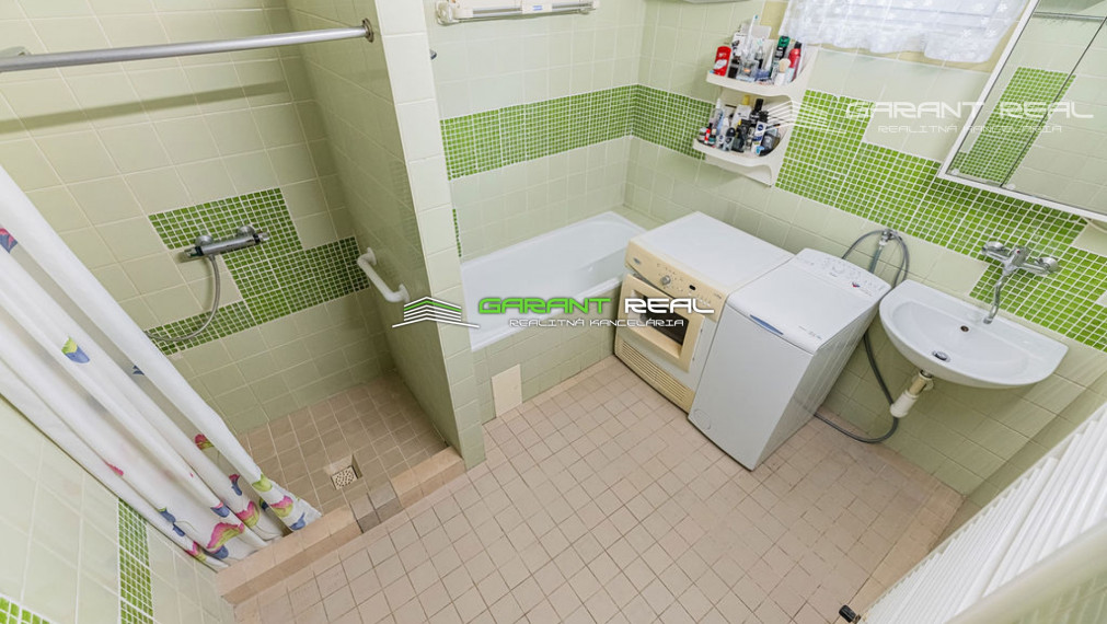 GARANT REAL - predaj 4-izbový byt v rodinnom dome, 105 m2, so záhradou 300 m2 a prístreškom na parkovanie, Prešov, Nižná Šebastová