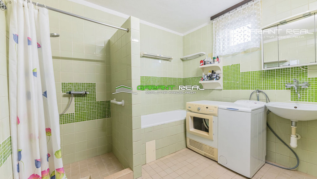 GARANT REAL - predaj 4-izbový byt v rodinnom dome, 105 m2, so záhradou 300 m2 a prístreškom na parkovanie, Prešov, Nižná Šebastová