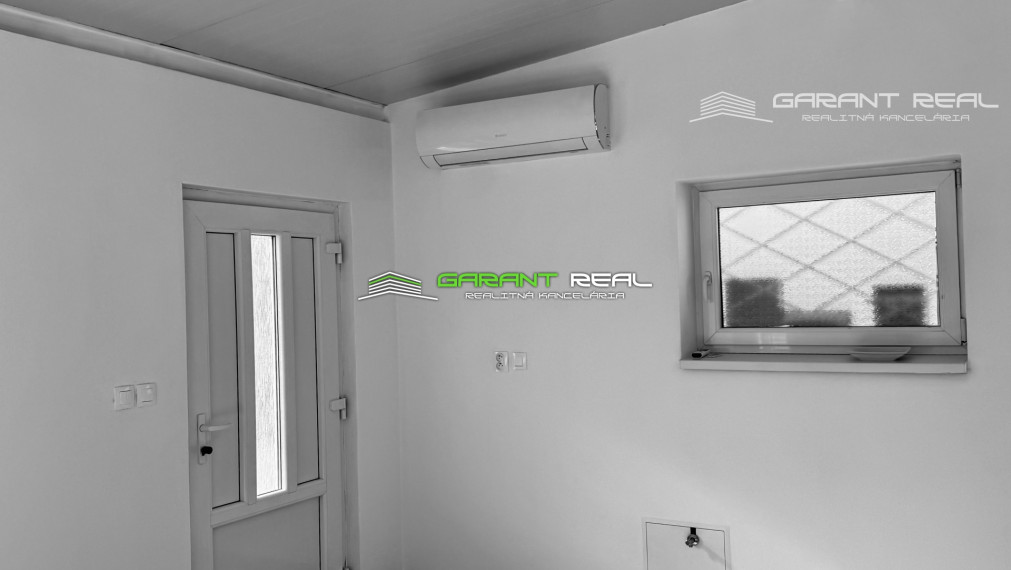 GARANT REAL - prenájom zrekonštruovaný klimatizovaný obchodný priestor 50 m2, resp. priestor na služby s parkovaním, Prešov, Masarykova ul.