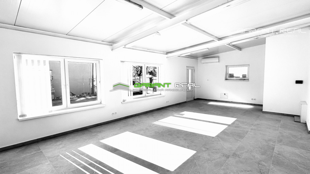 GARANT REAL - prenájom zrekonštruovaný klimatizovaný obchodný priestor 50 m2, resp. priestor na služby s parkovaním, Prešov, Masarykova ul.
