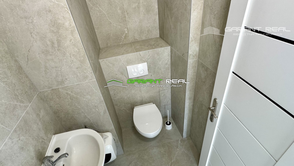 GARANT REAL - prenájom zrekonštruovaný klimatizovaný obchodný priestor 50 m2, resp. priestor na služby s parkovaním, Prešov, Masarykova ul.