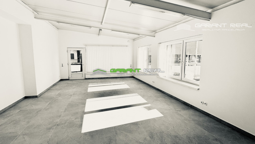 GARANT REAL - prenájom zrekonštruovaný klimatizovaný obchodný priestor 50 m2, resp. priestor na služby s parkovaním, Prešov, Masarykova ul.