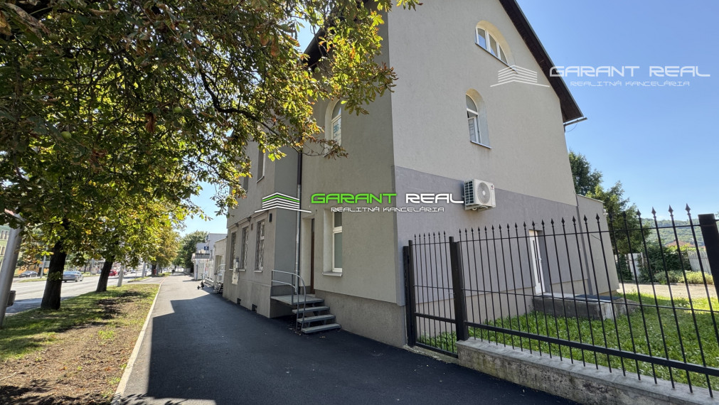 GARANT REAL - prenájom klimatizovaný, zariadený obchodný priestor, resp. priestor na služby, 195 m2, s parkovaním, Prešov, Masarykova ul.