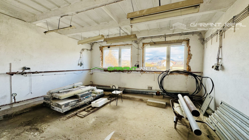 GARANT REAL predaj 4 veľkometrážne garáže,3 x 64 m2 a 148 m2, s pozemkom 882 m2, Veľký Šariš
