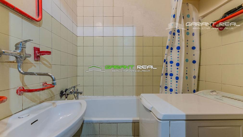 GARANT REAL - predaj 3-izbový byt 67 m2 s loggiou 4 m2, Októbrová ulica, Sídlisko II, Prešov