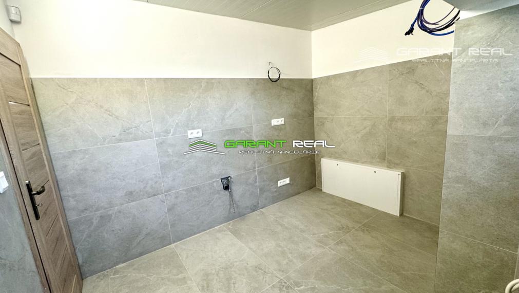GARANT REAL - prenájom klimatizovaný obchodný priestor 50 m2, resp. priestor na služby, s parkovaním, Prešov, Masarykova ul.
