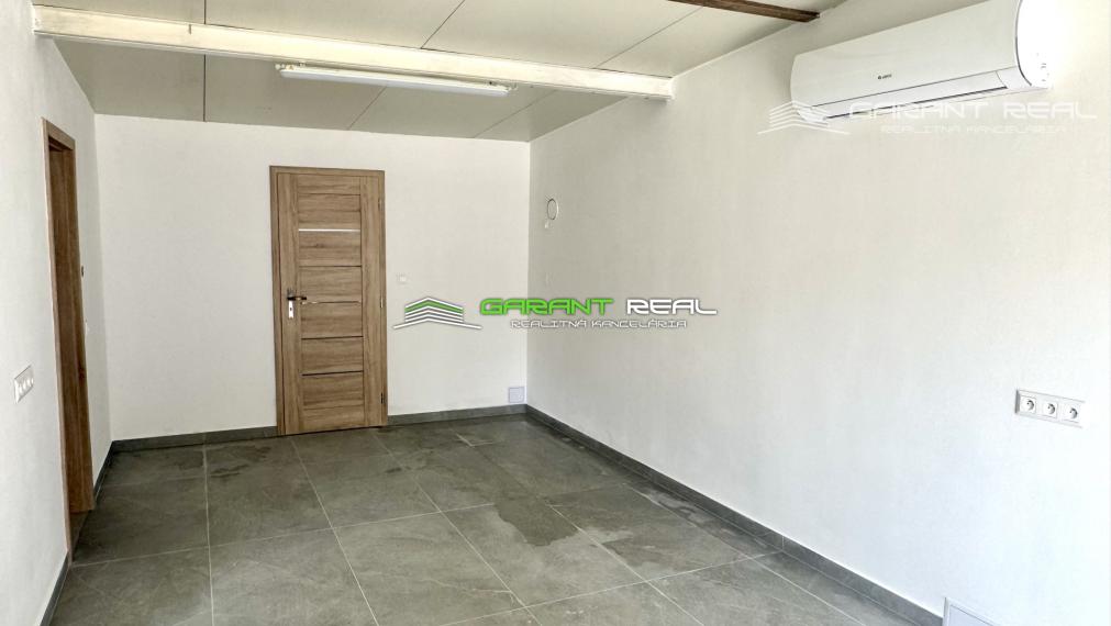 GARANT REAL - prenájom klimatizovaný obchodný priestor 50 m2, resp. priestor na služby, s parkovaním, Prešov, Masarykova ul.