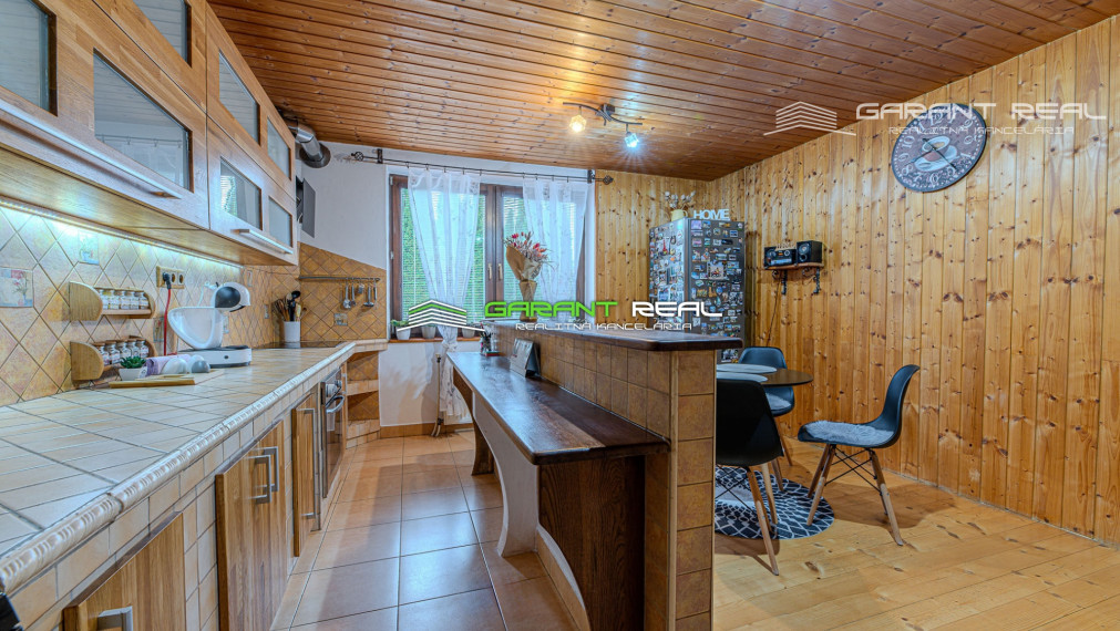 GARANT REAL - PRIESTRANNÝ TEHLOVÝ RODINNÝ DOM V TICHOM PROSTREDÍ – PODHORANY