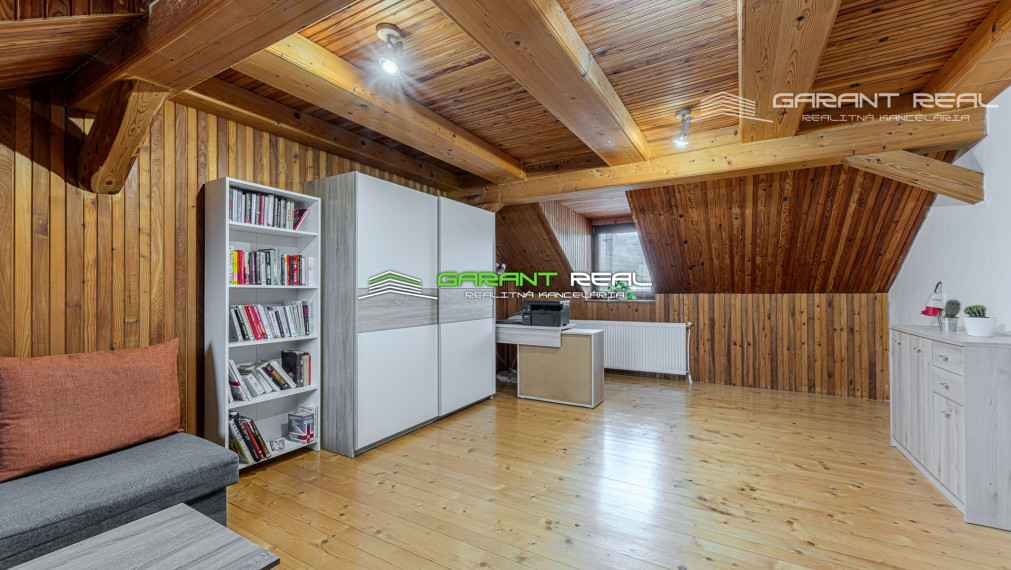 GARANT REAL - PRIESTRANNÝ TEHLOVÝ RODINNÝ DOM V TICHOM PROSTREDÍ – PODHORANY