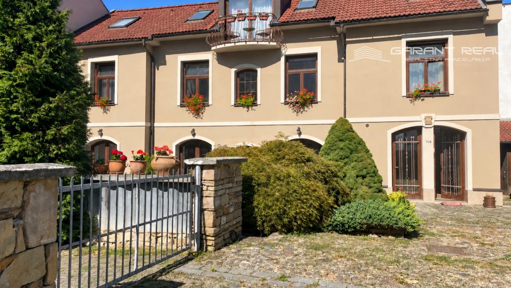 GARANT REAL – prenájom priestranného atypického 3-izbového bytu, 166 m², historické centrum Prešova