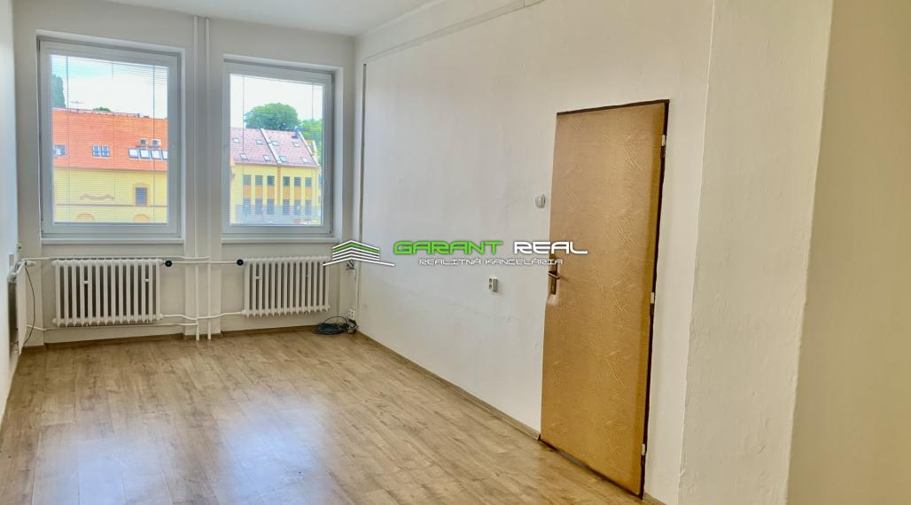 GARANT REAL - prenájom 2 prepojené kancelárske priestory 35 m2, Prešov, centrum, Slovenská ul. č. 69