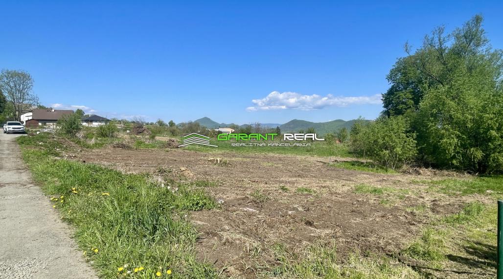 GARANT REAL - exkluzívne stavebný pozemok 570 m2, s výhľadom na Kapušiansky hrad, Vyšná Šebastová - Severná