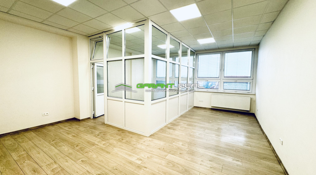 GARANT REAL - prenájom kancelária 43 m2 na 3. poschodí v kompletne novo zrekonštruovanej administratívnej budove, Prešov, Jarková 14