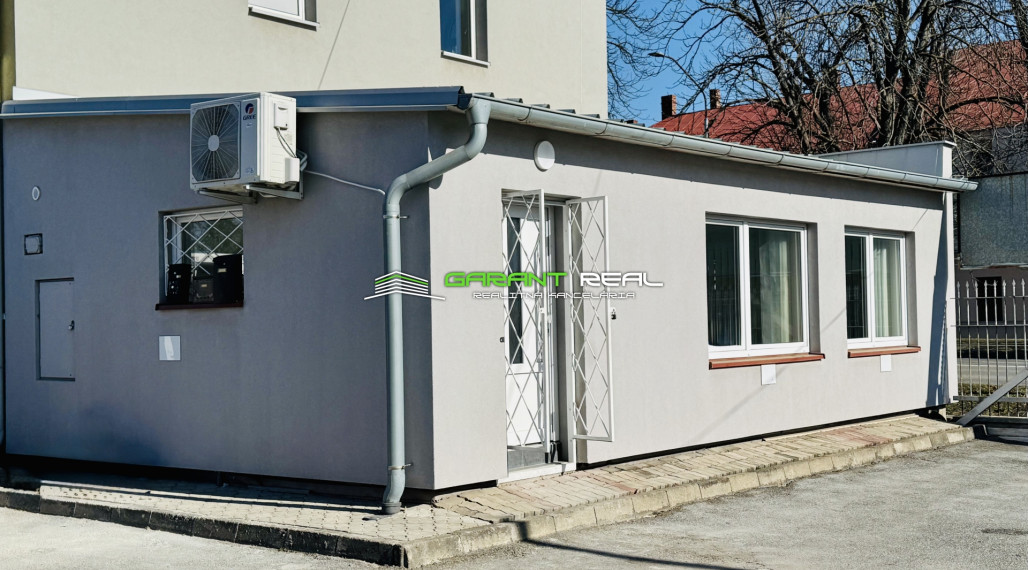 GARANT REAL - prenájom zrekonštruovaný klimatizovaný obchodný priestor 50 m2, resp. priestor na služby s parkovaním, Prešov, Masarykova ul.